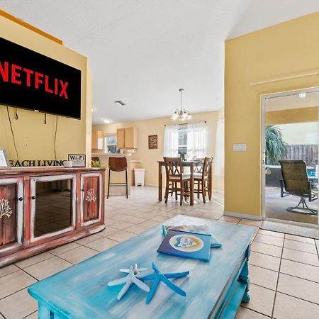 Heart of the Waves: Beachside 3BR Retreat with Hot Tub Melbourne Exterior photo