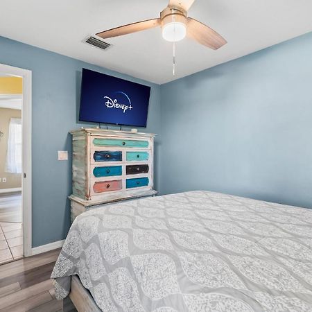 Heart of the Waves: Beachside 3BR Retreat with Hot Tub Melbourne Exterior photo