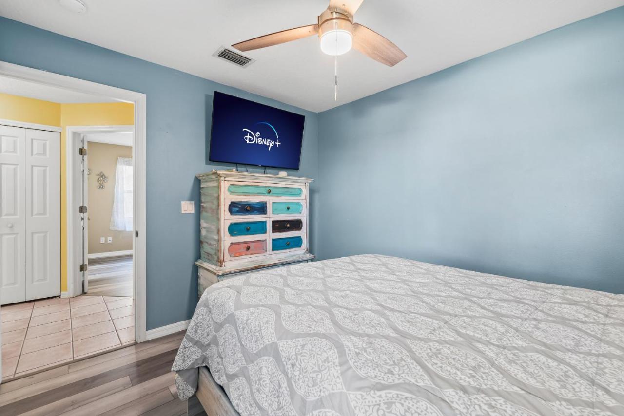 Heart of the Waves: Beachside 3BR Retreat with Hot Tub Melbourne Exterior photo