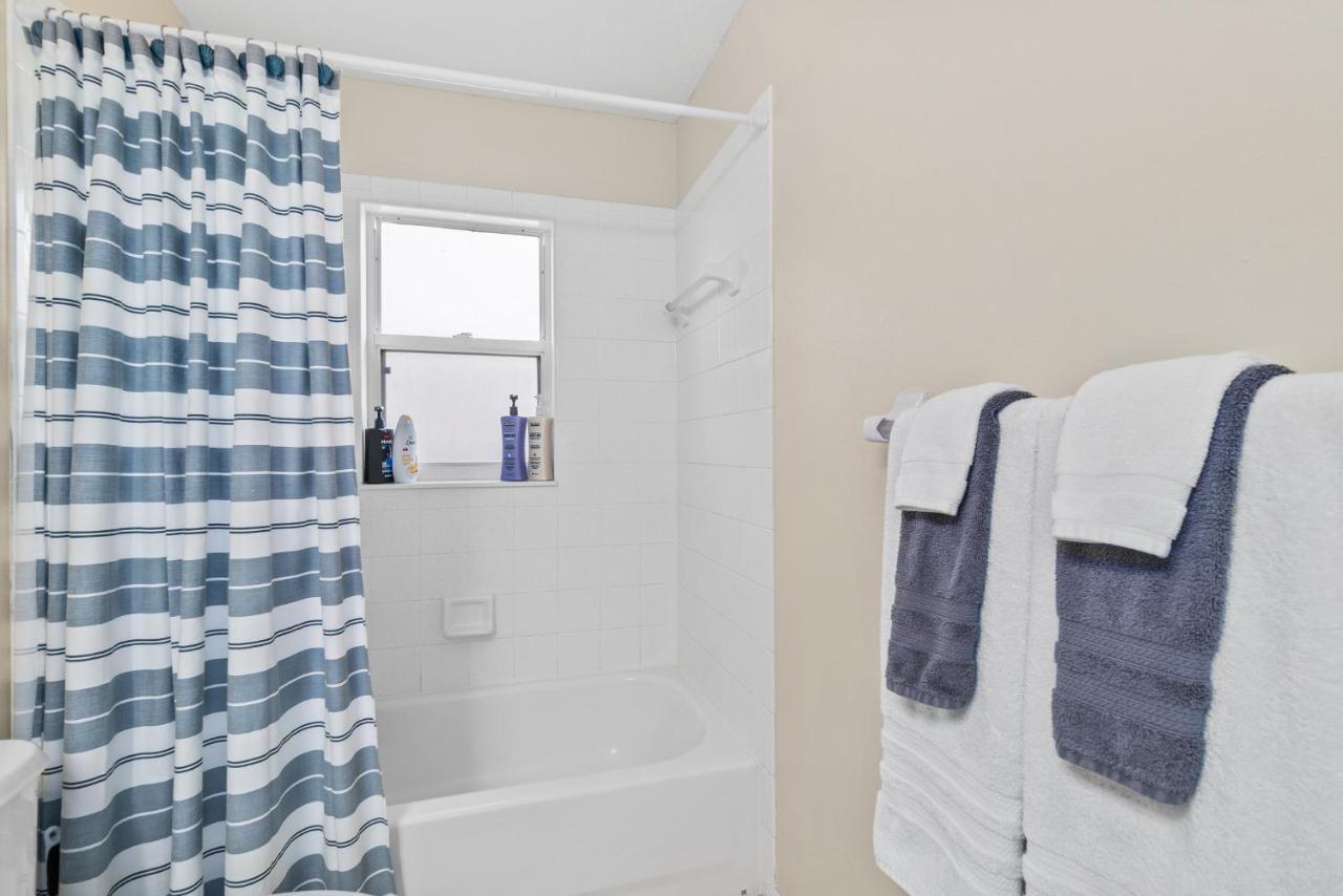 Heart of the Waves: Beachside 3BR Retreat with Hot Tub Melbourne Exterior photo