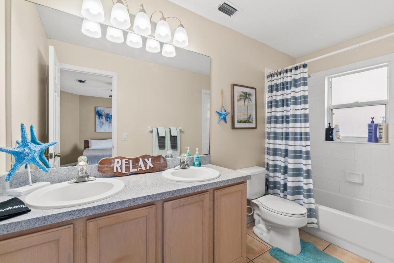 Heart of the Waves: Beachside 3BR Retreat with Hot Tub Melbourne Exterior photo