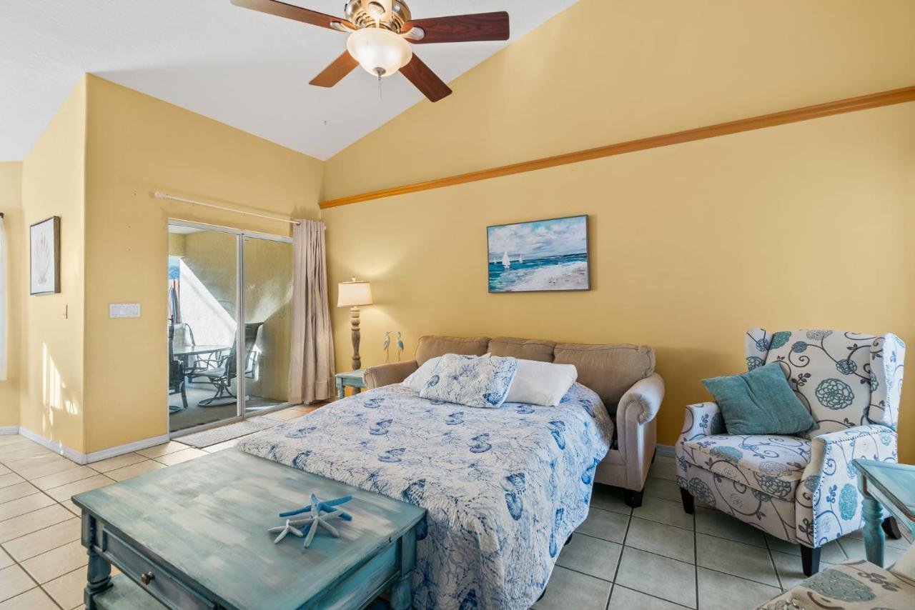 Heart of the Waves: Beachside 3BR Retreat with Hot Tub Melbourne Exterior photo