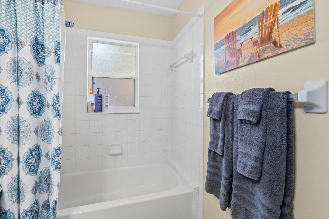 Heart of the Waves: Beachside 3BR Retreat with Hot Tub Melbourne Exterior photo